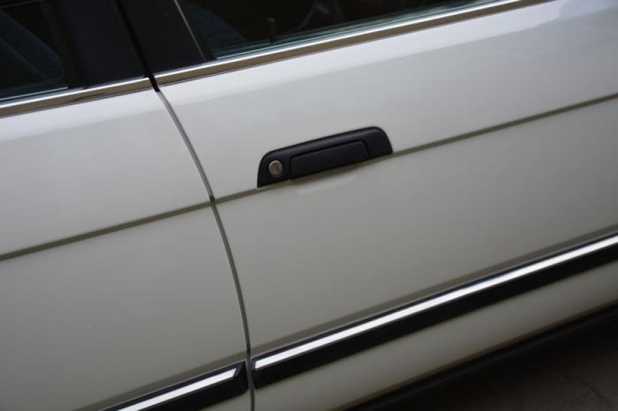 Детали экстерьера BMW 740i (E32) 1992 года  (UK) (фото 69 из 170)